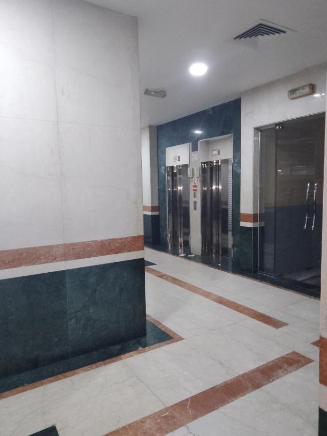 Abree Building New Hostel ドバイ エクステリア 写真